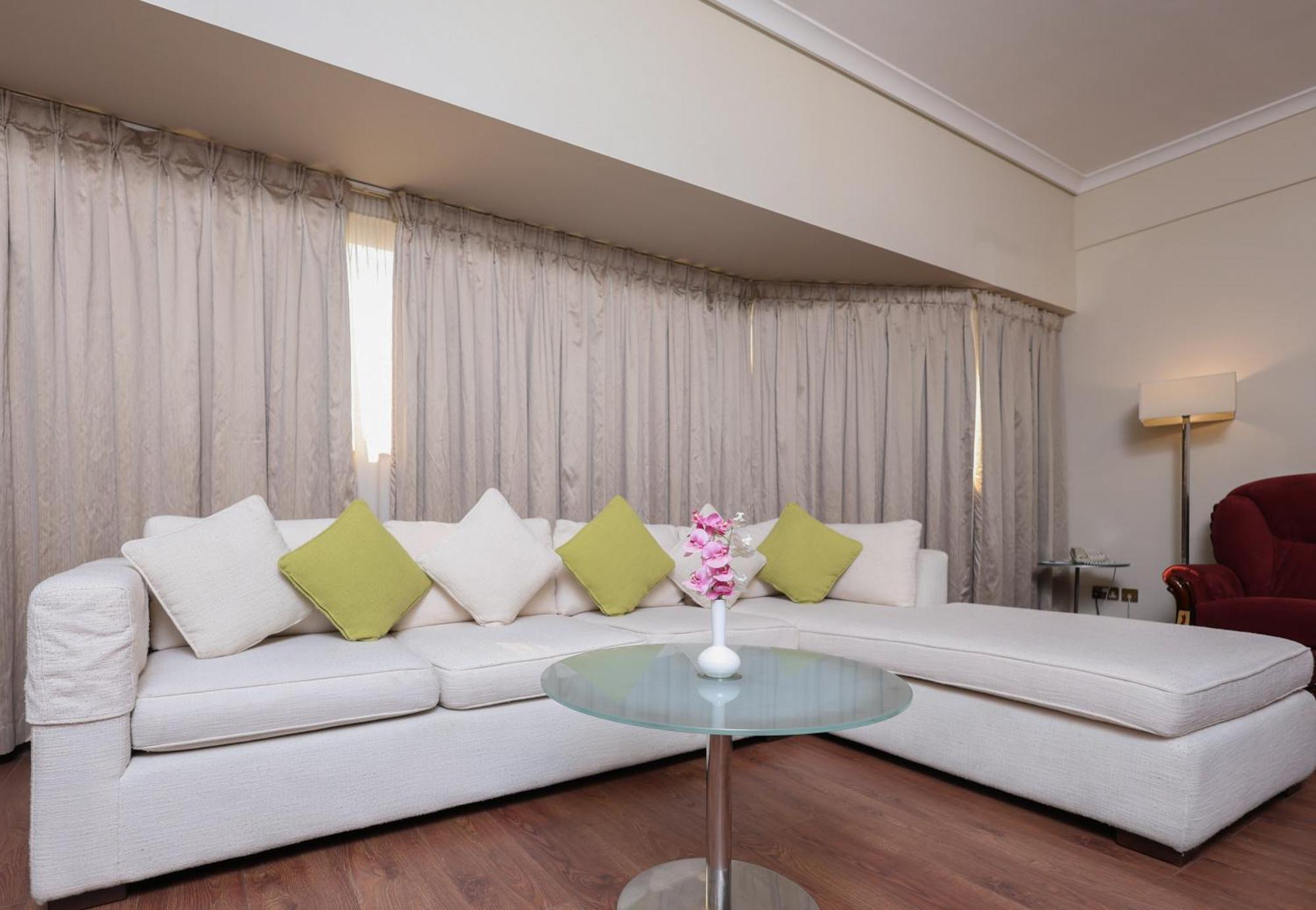 Hotel Aavri 4*